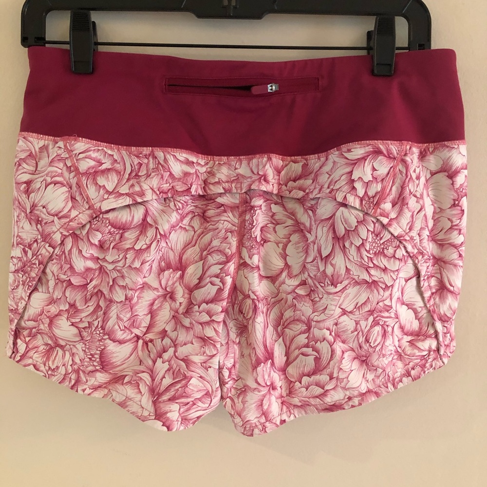 luluLemon run times 4” size 6